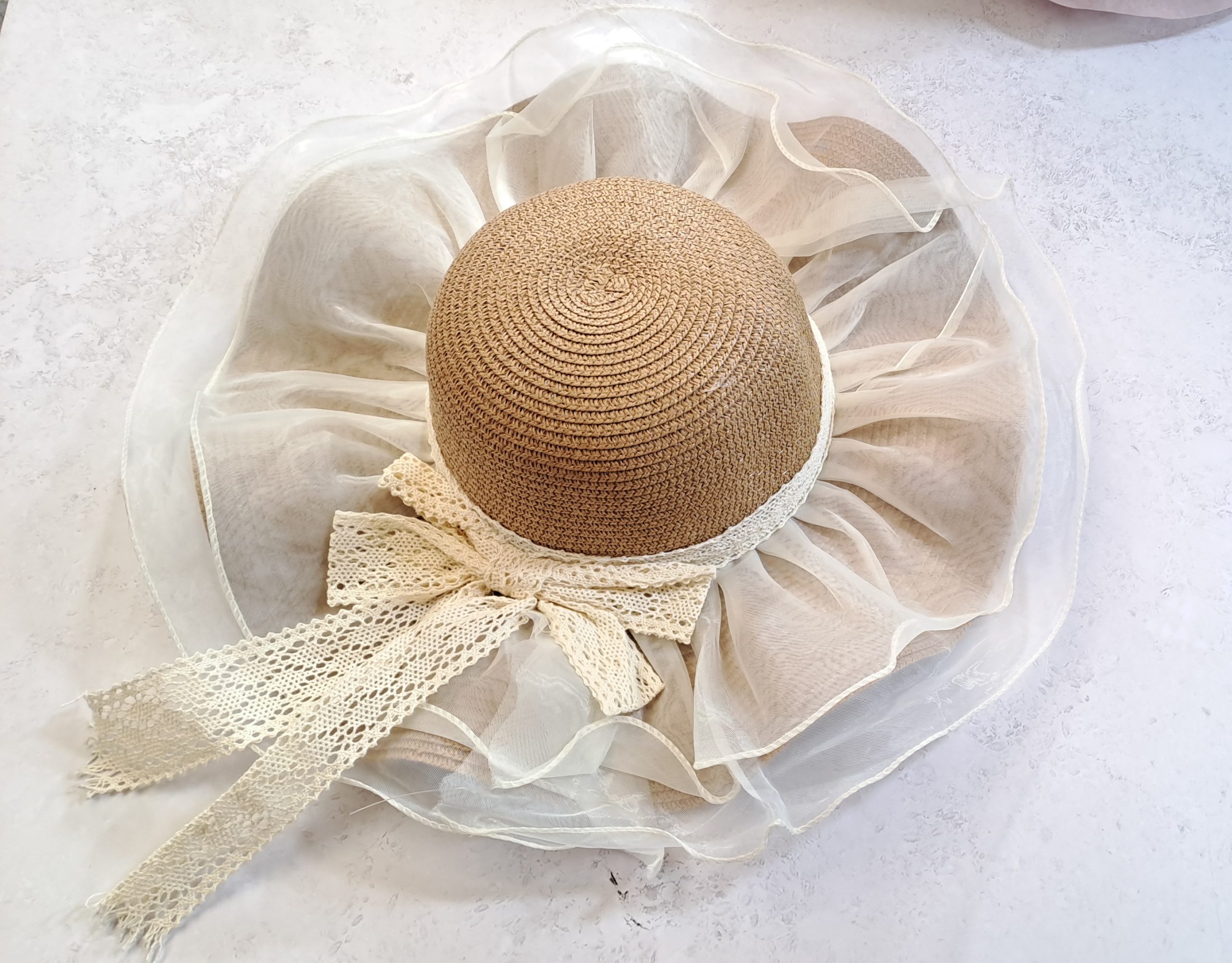 کلاه ساحلی چین دار